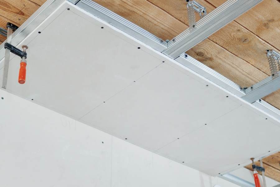 Volgen vriendschap klei Gipsplaten plafond plaatsen 2023 - Verbouwkosten