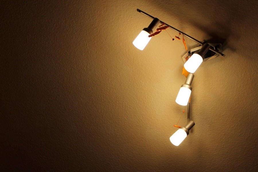 Lagere school vlotter Succesvol Lamp op laten hangen kosten | Test & Vergelijk | 2023